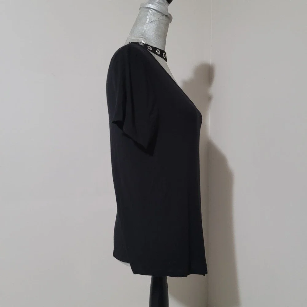 M Charlotte Russe grommet collar cut out tee short sleeve v tail black goth - Picture 3 of 10